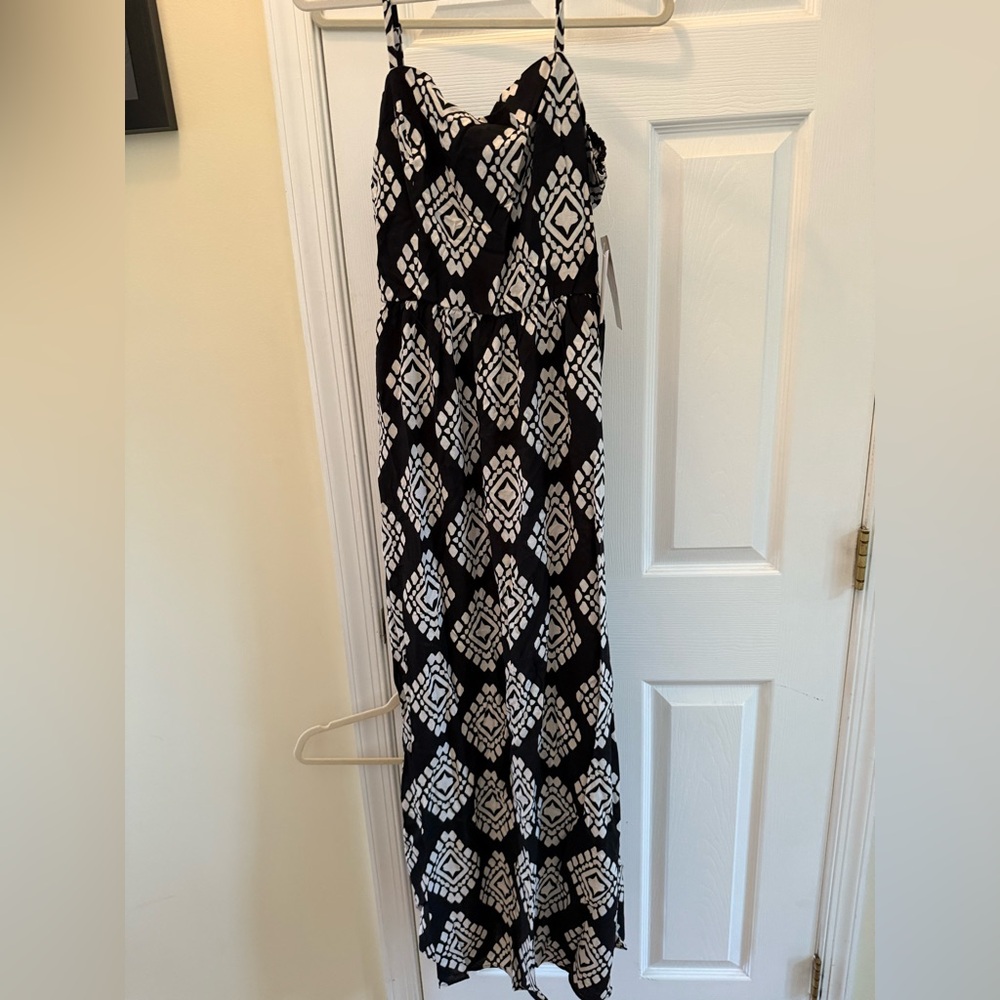 Lily Rose Black & White Geometric Maxi Dress with pockets and adjustable straps